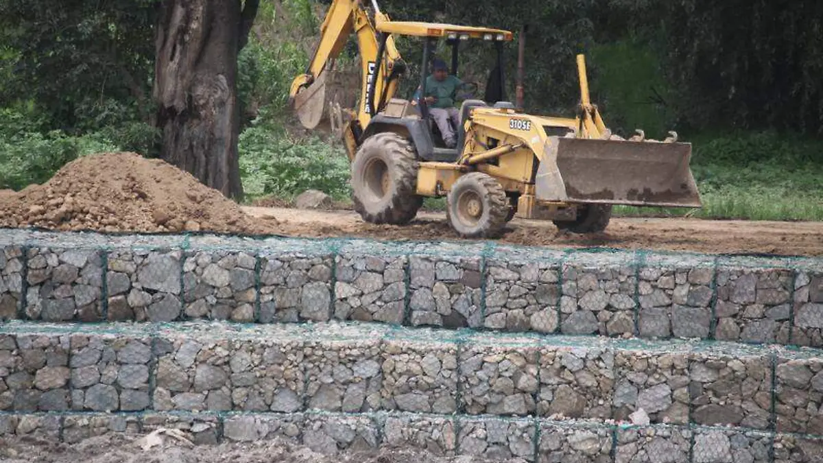 Constructora local generó 30 empleos para evitar inundaciones en el río ZahuapanTOMÁS BAÑOS